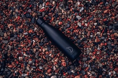 Вакуумная бутылка для воды 0,75 л, черная Monochrome All Black CHILLY'S