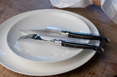 Оригинальнй нож для стейка Laguiole en Aubrac, набор из 2 ножей для стейка, ручка из черного дерева, оригинал из Франции, в комплекте красивй деревяннй ящик для хранения и сертификат / Люди из дерева
