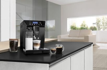 Кофемашина с системой подачи молока LatteCrema на 2 чашки, черная Eletta Evo De'Longhi